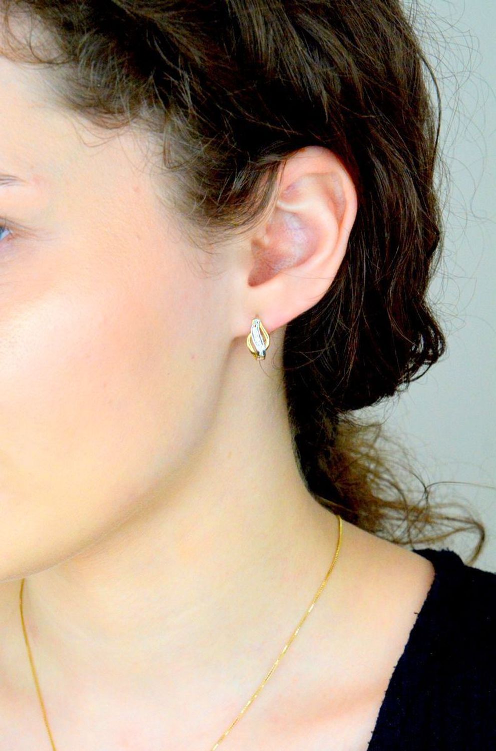 zlote-kolczyki-angielskie-zapiecie-proba-333-z-cyrkoniaZłote kolczyki angielskie zapięcie próba 333 z cyrkonią KL 7435 333. Kolczyki złote w Sklepie z Biżuterią zegarki-diament.p.jpg